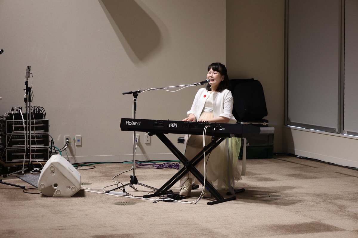 sanjo_uni's tweet photo. 2/3に「校歌完成セレモニー」を開催しました🎶
 
第2期生の卒業を前に、本学の校歌が誕生しました✨
作詞・作曲は三条市出身の佐藤ひらりさん。
 
ご本人による初披露は素敵でした！
ありがとうございました♪
 
#三条市立大学 https://t.co/mfmHSelEhC