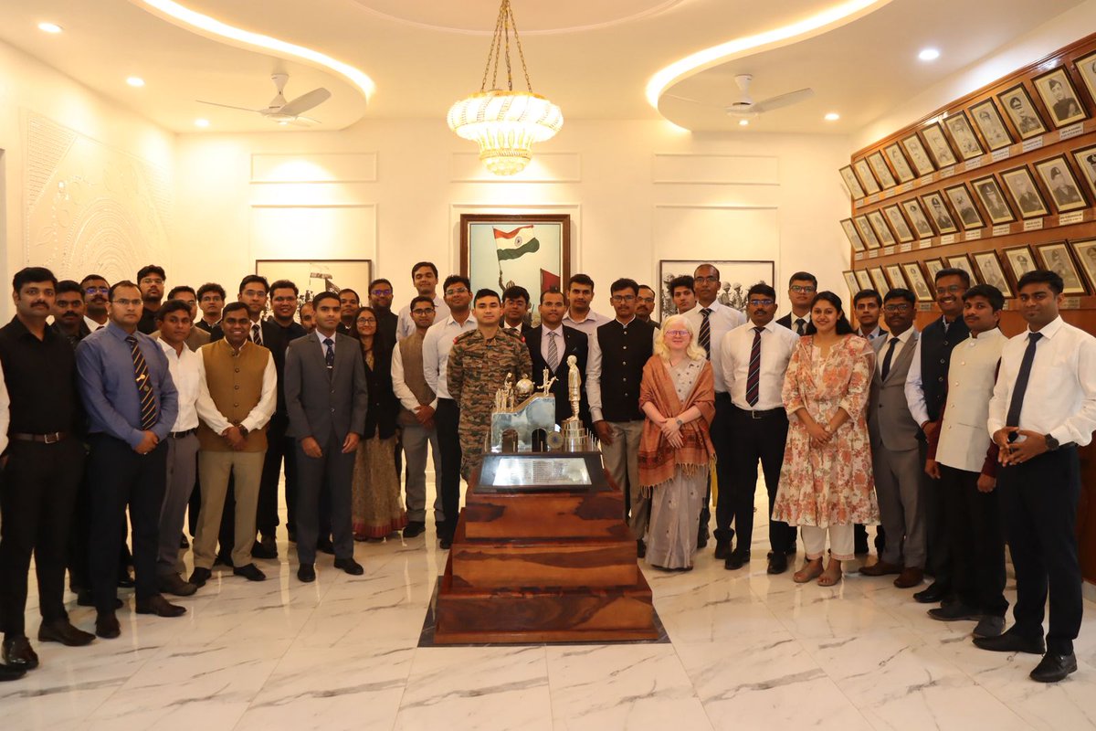 DefencePRO_Guj's tweet photo. “Rooted in knowledge, united in service, growing a greener tomorrow”
Amid shared purpose and green horizons, Golden Katar Division hosted a gracious visit of Indian Forest Service officers and 78 spirited Indian Forest Service Officer cadets from the Forest Research Institute, #Dehradun, celebrating stewardship, learning, camaraderie, and a collective vow to safeguard living landscapes.
#GoldenKatarDivision
#KonarkCorps
#SouthernCommand
#IndianArmy
