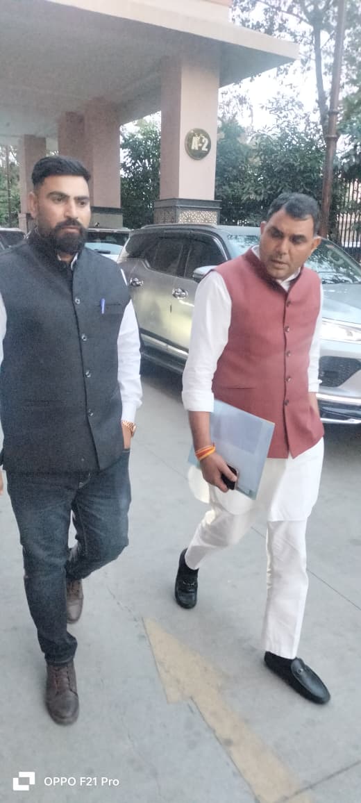 monucho70164278's tweet photo. राजस्थान बजट 2026 में संविदा–निविदा–आउटसोर्स कर्मचारियों के लिए सबसे बड़ी मांग ठेका प्रथा खत्म करो सरकारी विभागों में वर्षों से कर्मचारी कम वेतन, असुरक्षित भविष्य और शोषण झेल रहे हैं।अब समय है स्थायित्व + समान वेतन समान कार्य का।
 #ठेका_प्रथा_समाप्त @KumariDiya @RajCMO https://t.co/VtwO5LiMny