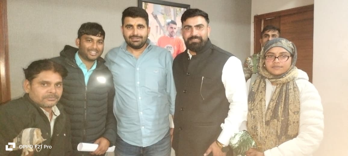 राजस्थान बजट 2026 में संविदा–निविदा–आउटसोर्स कर्मचारियों के लिए सबसे बड़ी मांग ठेका प्रथा खत्म करो सरकारी विभागों में वर्षों से कर्मचारी कम वेतन, असुरक्षित भविष्य और शोषण झेल रहे हैं।अब समय है स्थायित्व + समान वेतन समान कार्य का।
 #ठेका_प्रथा_समाप्त <a href="/KumariDiya/">Diya Kumari</a> <a href="/RajCMO/">CMO Rajasthan</a>