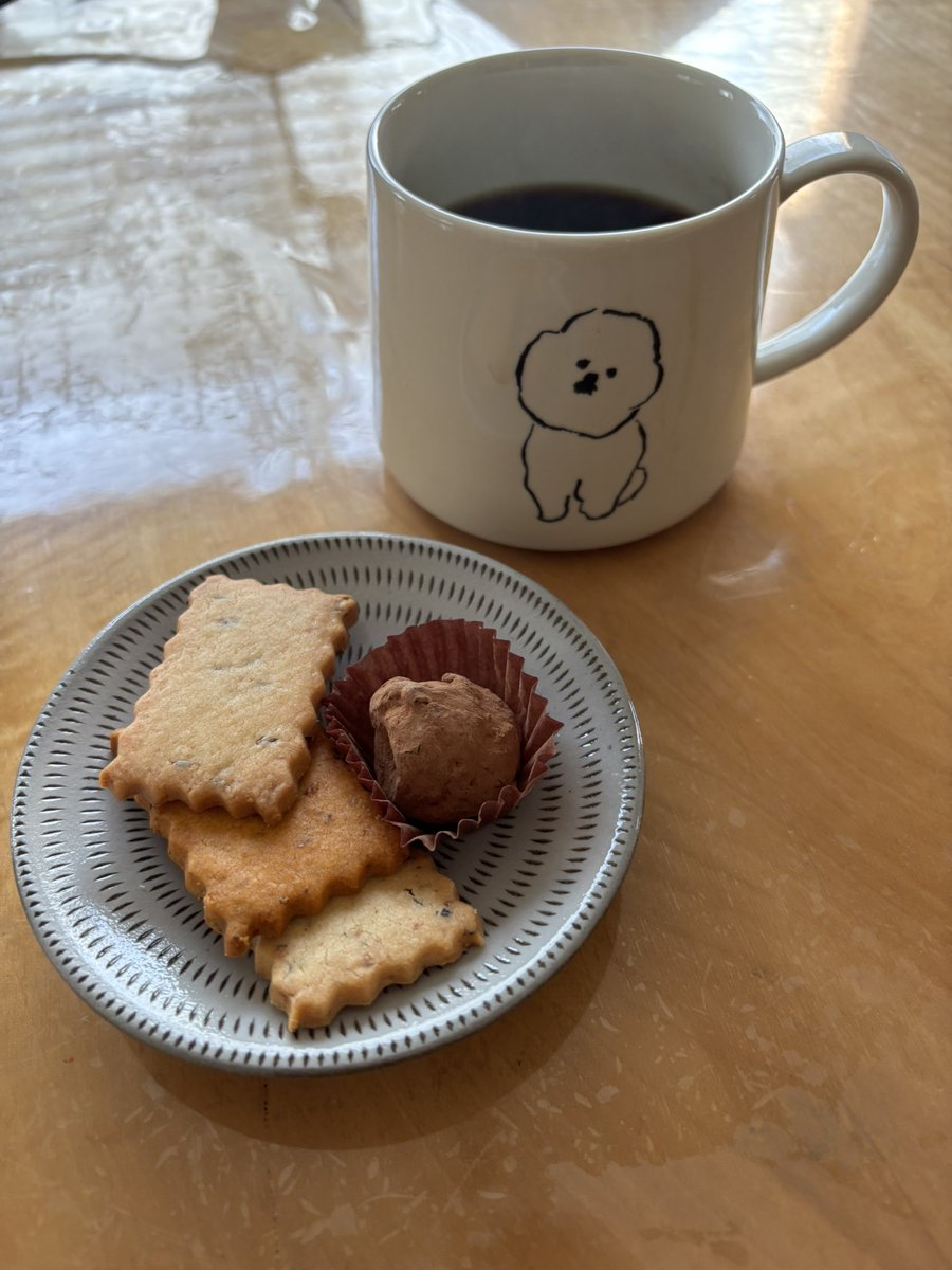 今日のおやつ。
至福〜。
もうこれで終わってもいい、、、(体重)
ちなみにいつもはドレミファチョコレートです。