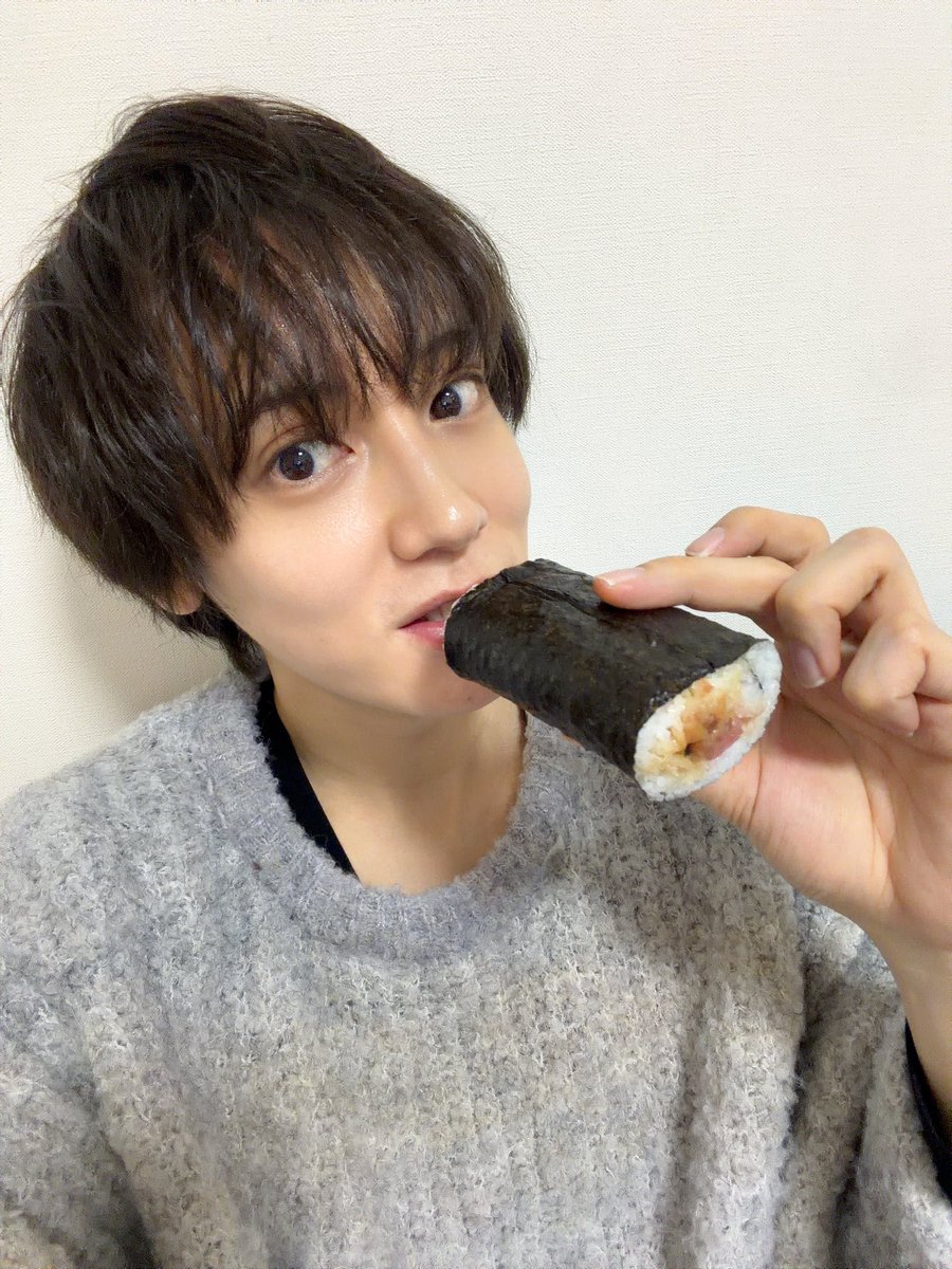 ry00v42271's tweet photo. いい天気☀️

切り抜き色々あがってます♪
https://t.co/K5anQwVe52

恵方巻きおいしかった☺️ https://t.co/a3xgiX5iwI