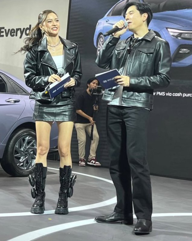 ChaNcy24's tweet photo. Twinning palagi #besthost 

KIMPAU WORLD TOUR InAPRIL 

#KimChiu #PauloAvelino #KimPau https://t.co/nUUFGfsuGc