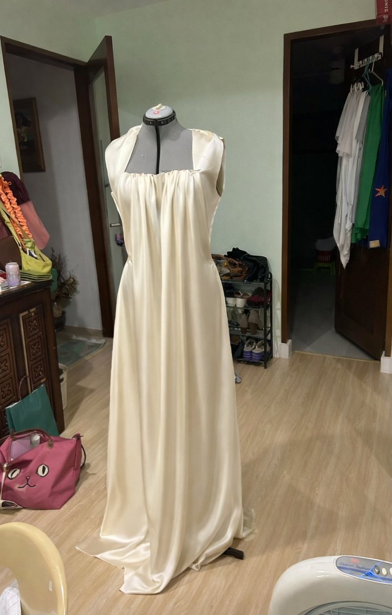 WIP Lady Dimitrescu 
📷 I Reg (my lovely seamstress)