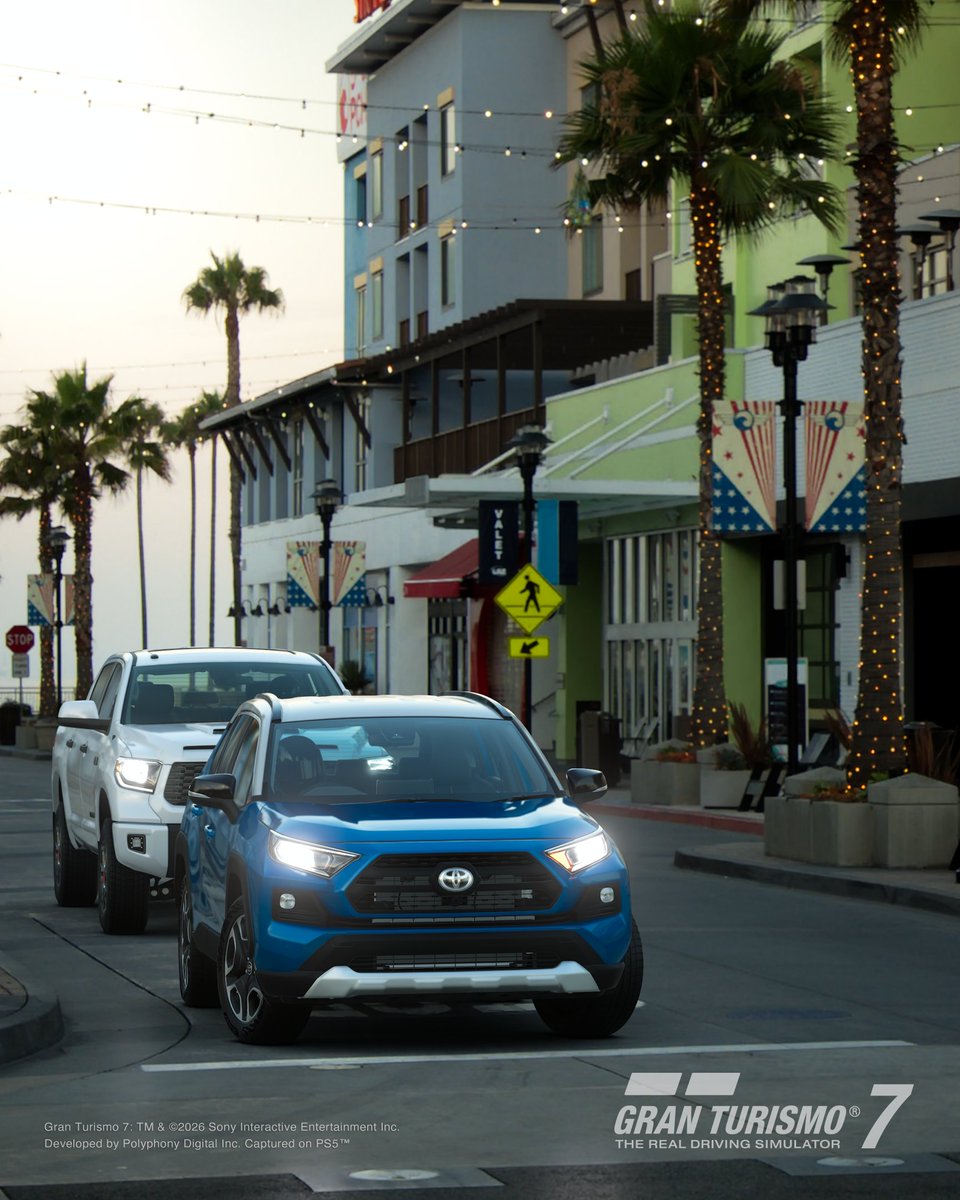 thegranturismo's tweet image. Views of a shopping mall at dusk, a pastel-coloured Huntington Beach, East 4th Street illuminated in orange light, and Pine Avenue at night.

Update 1.67 Featured Scapes curation:
California Roadsides

#GT7 #GranTurismo #Scapes
#California