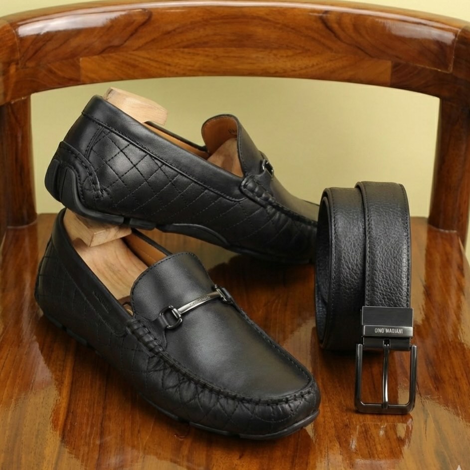 Elegan tanpa berlebihan.
Perpaduan sepatu kulit dan belt hitam yang menyempurnakan setiap langkah. Sepatu dengan detail kecil yang membuat gaya terlihat berkelas dan percaya diri.

Temukan koleksi pilihanmu di Gino Mariani Plaza Bintaro Jaya, Lantai 2 dan lengkapi gaya eleganmu!