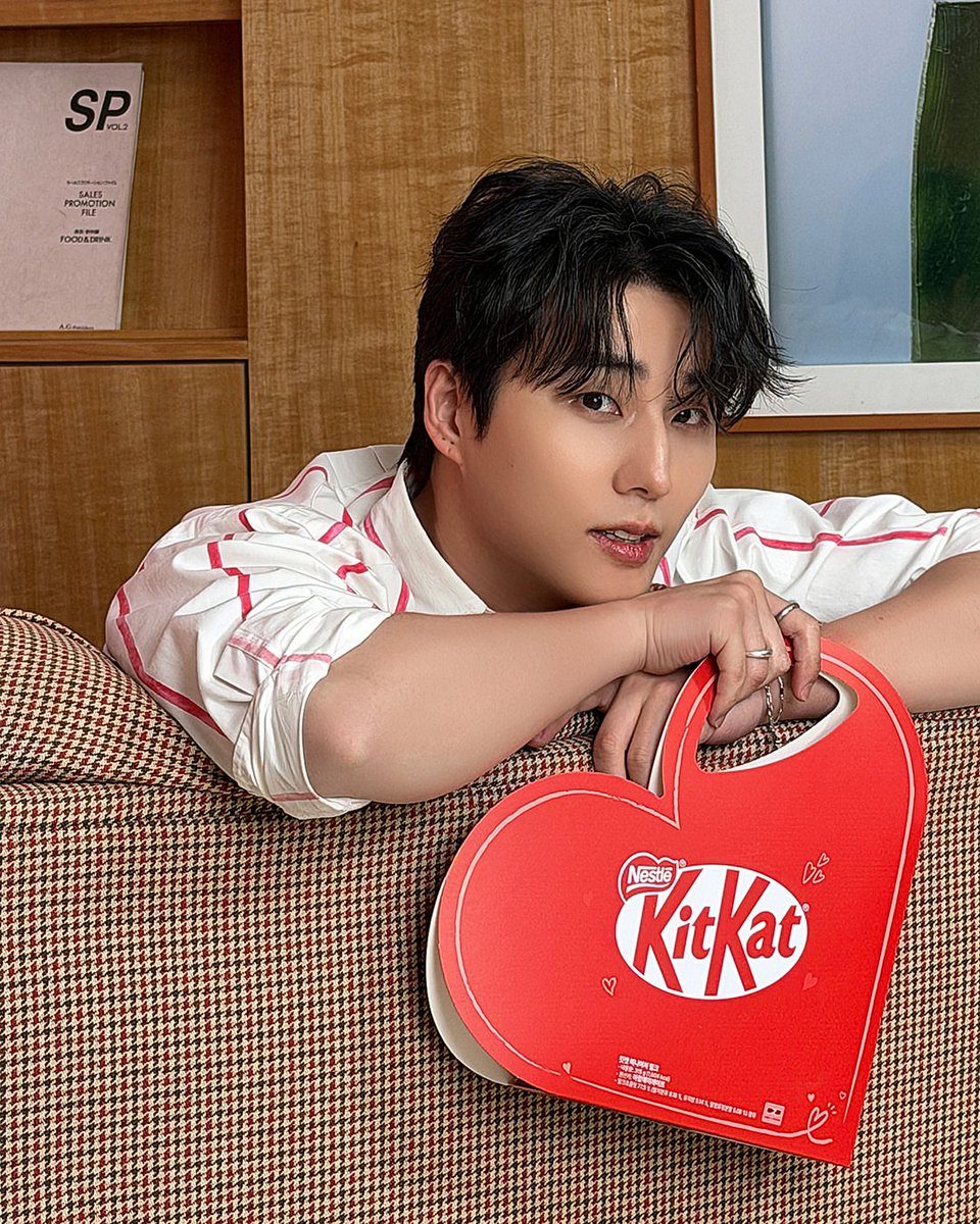 kitkatkorea #DAY6 #데이식스 #YoungK #영케이 

발렌타인데이 하트백으로
나 놀래킬 생각에 입꼬리 올라간 영케이
딱 들켰지롱😆

근데 갑자기 눈 맞추면...
그건 반칙이지💘

🔗 instagram.com/p/DUUs-dTDzS_/
⠀⠀
