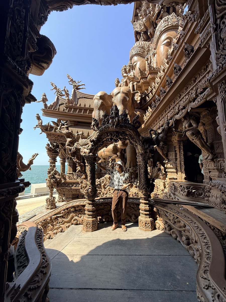 _brandon_Lopez's tweet photo. Exploring the Sanctuary of Truth in Thailand, a majestic wooden masterpiece where art, culture, and philosophy intertwine. 

📍Sanctuary of Truth - Pataya - Tailandia 🇹🇭 https://t.co/jBcorUymSf