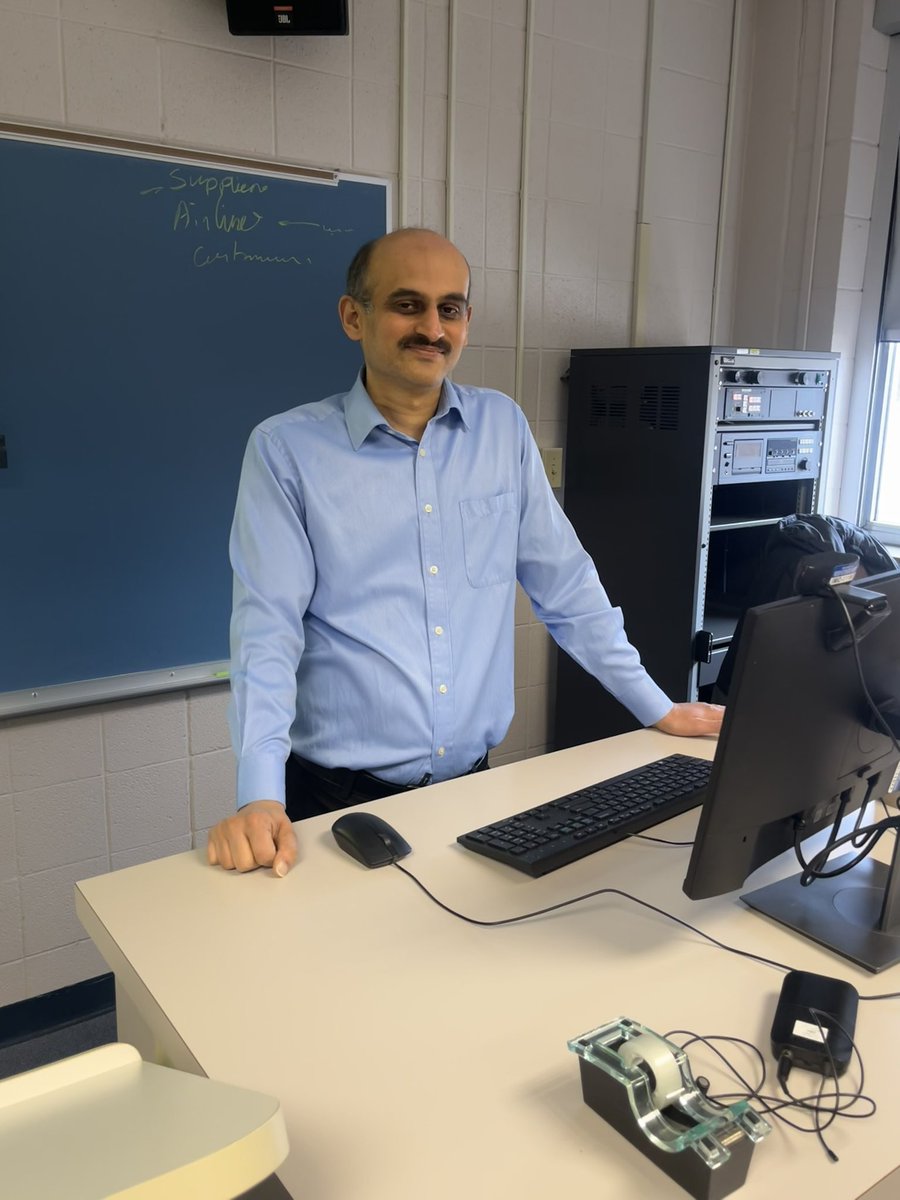 MadelynnKing's tweet photo. Marketing professor Dr. Pramit Banerjee on social media’s impact: “Social media's profound effect on marketing: It’s democratized and fragmented both the marketing landscape (traditional to digital, celebrities to influencers, greater personalization) and content length.”#JOU432 https://t.co/Ie7b1e0BmZ