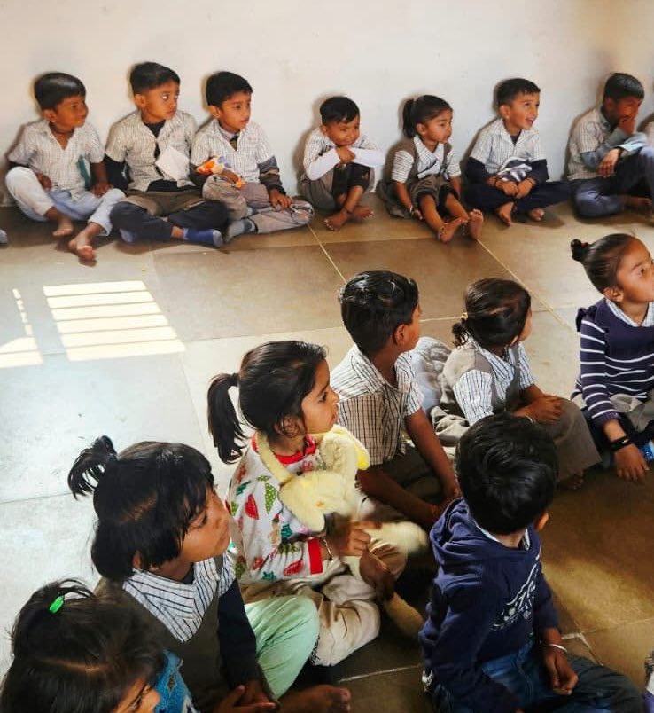 આંગણવાડીના માધ્યમથી શિક્ષણ, આરોગ્ય અને પોષણના ક્ષેત્રે અપાતી સેવાઓની માહિતી મેળવી.