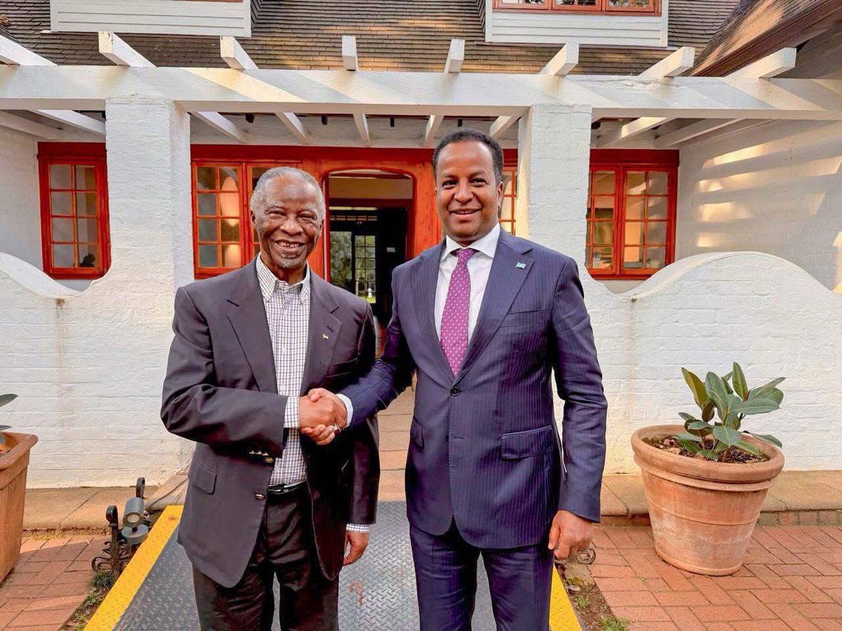 ArlaadiMnetwork's tweet photo. ⚡️LATEST: #Somali Foreign Minister @AbdisalamDhaay, accompanied by Ambassador @amb_msheikh, met with former South African President Thabo Mbeki in Pretoria on Tuesday, holding talks on regional developments and broader issues facing the African continent. According to a statement from @MOFASomalia, the discussion highlighted #Somalia’s support for African-led solutions and drew on Mbeki’s experience in peacebuilding, reconciliation and development.