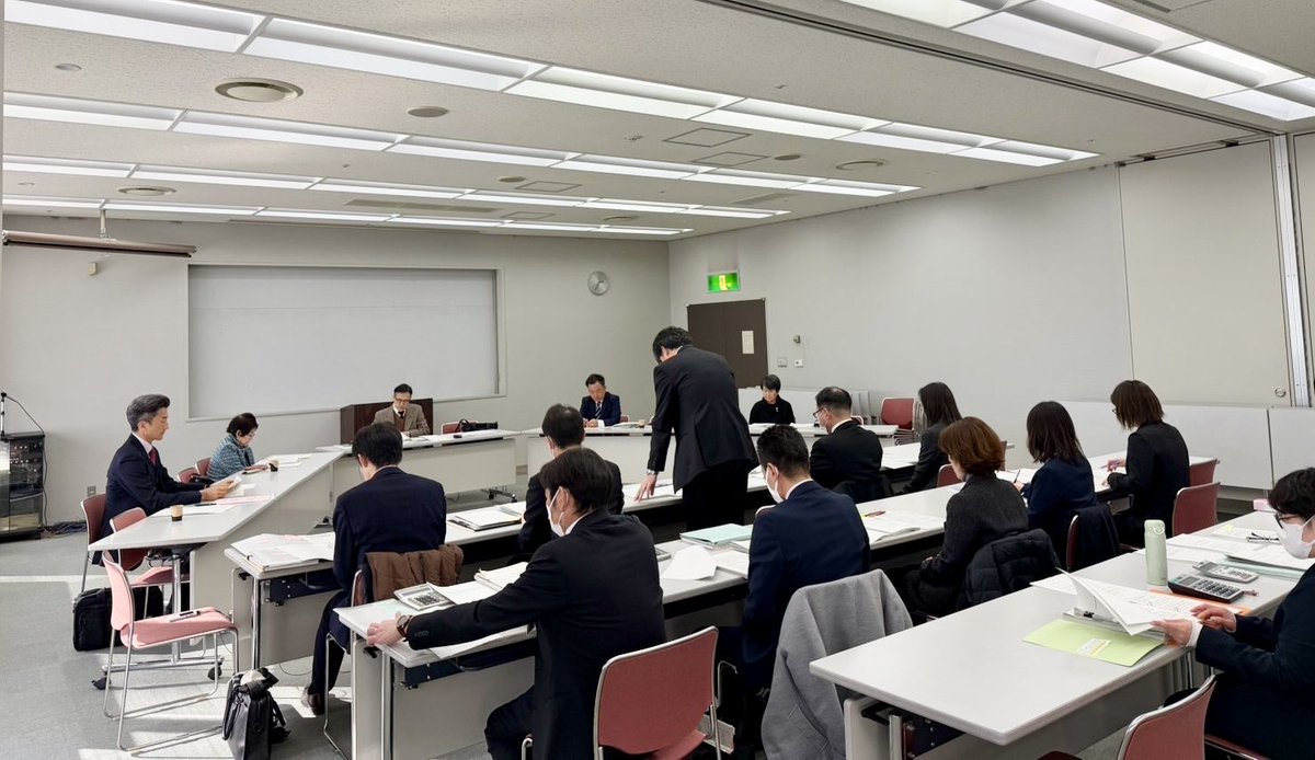 2月3日
教育委員会第2回定例会を市立図書館で開催し、学校規模・学校配置の適正化方針ほか全20件について審議等を行いました。
大平中学校区は「小学校の施設に中学校を併せた施設一体型小中一貫学校とし、令和11年4月の開校を目指す」ことが決定しました。
【教育企画課】