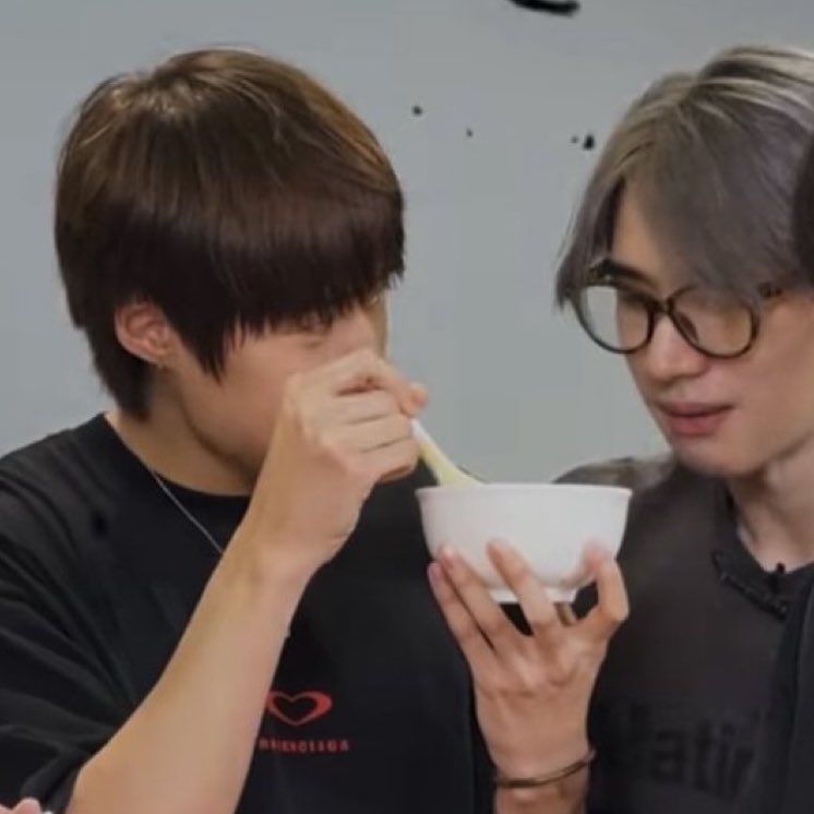 sleepalldayss_'s tweet image. ลองชิมมั้ย?                                    ลอง!!!!