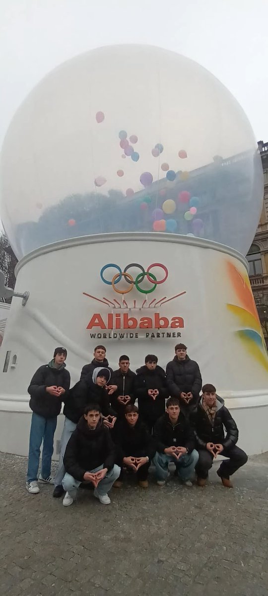 #somosvilla #crecemoscontigo

Conociendo Milán  🇮🇹 con los alumnos del <a href="/VillaValdemoro/">IES Villa Valdemoro</a> participantes en el intercambio con Turín.