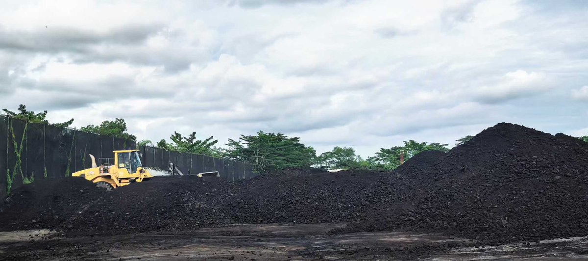 sxcoal's tweet photo. Indonesian coal miners have reportedly suspended spot exports, as one of the defensive measures against uncertainties over the government's proposed sharp reductions in production quotas for 2026.
More: https://t.co/FUdIrQCnEp
#CoalExport #RKAB #Indonesia https://t.co/PR61luZ9U9