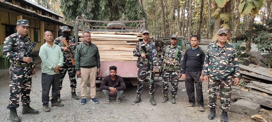 Under the guidance of Sh. H.K. Gupta, Comdt. 24 Bn SSB Rangia, BOP Bihangapur and Forest Deptt. Kumarikata seized illegal wood, pickup van &amp; apprehended 1 person in a joint operation.
 <a href="/SSB_INDIA/">Sashastra Seema Bal</a>  
<a href="/SSBFTRGUWAHATI_/">SSBFTRGUWAHATI</a> 
<a href="/WarriorAshwani/">अश्वनी</a> 
<a href="/DigRangia/">DIG SHQ SSB RANGIA</a>