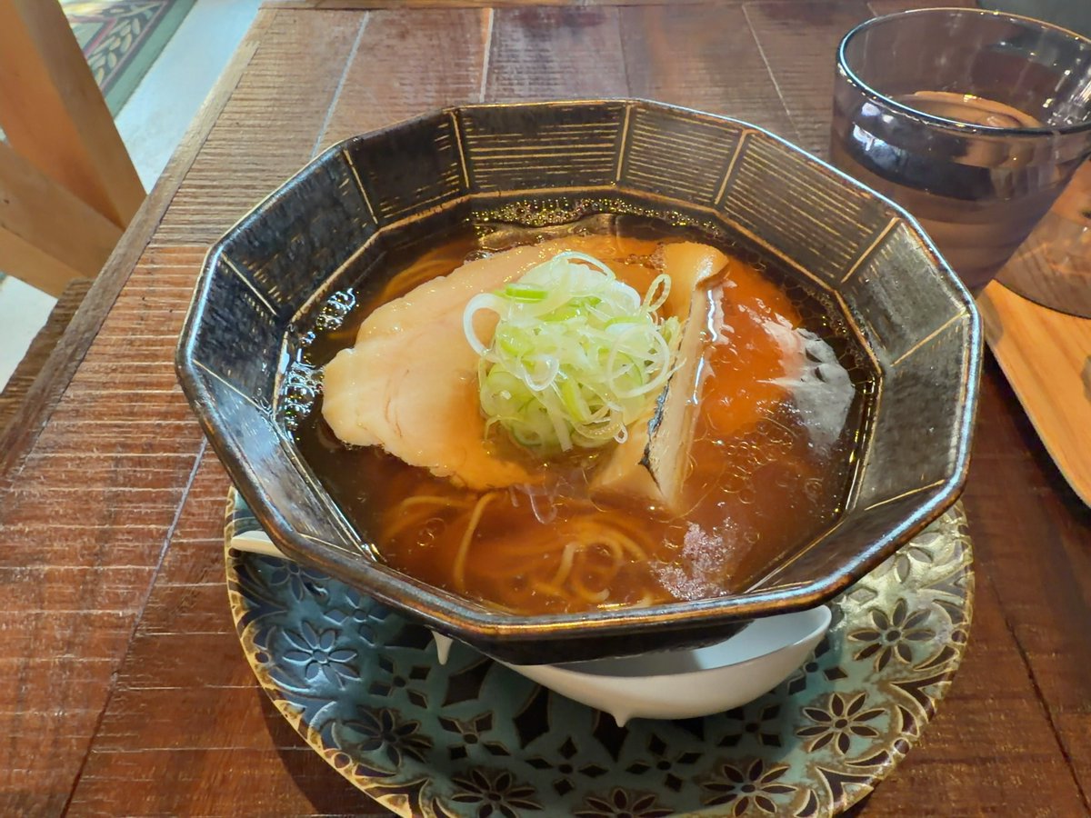 inte2's tweet image. 久しぶりの2杯連食

1人なのにカウンター座れずテーブル席に。森住さん余り見られなかったが、2杯目は森住さん自らの提供で嬉しかった。護国寺以来の一杯は最高でした。

#古民家ヌードゥル
#黒揚羽森住