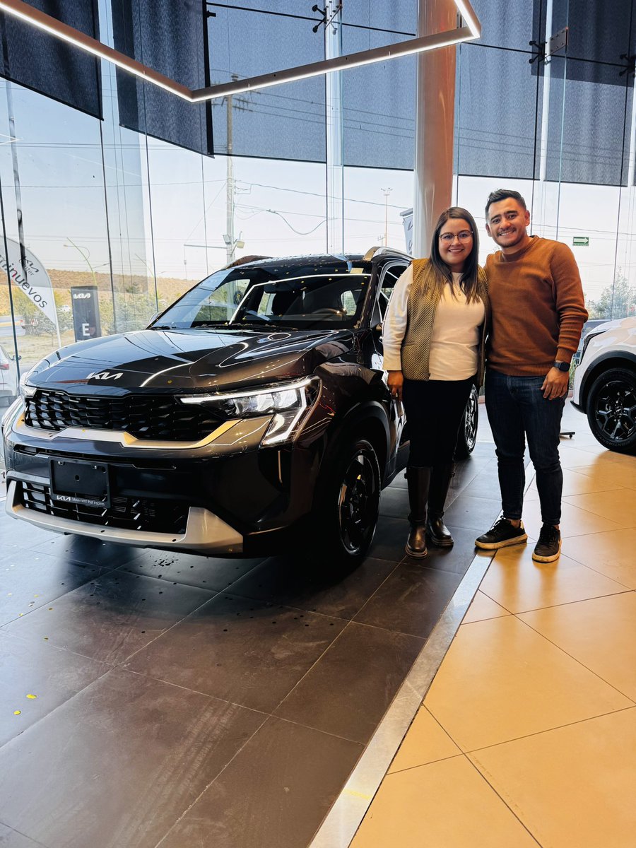 saritacortss's tweet photo. Nuestra primer camioneta salidita del horno. 🥺 

Que felicidad es crecer juntos. 🫰🏻 
LO LOGRAMOS AMOR!! 🥰 https://t.co/wStorHNXlZ