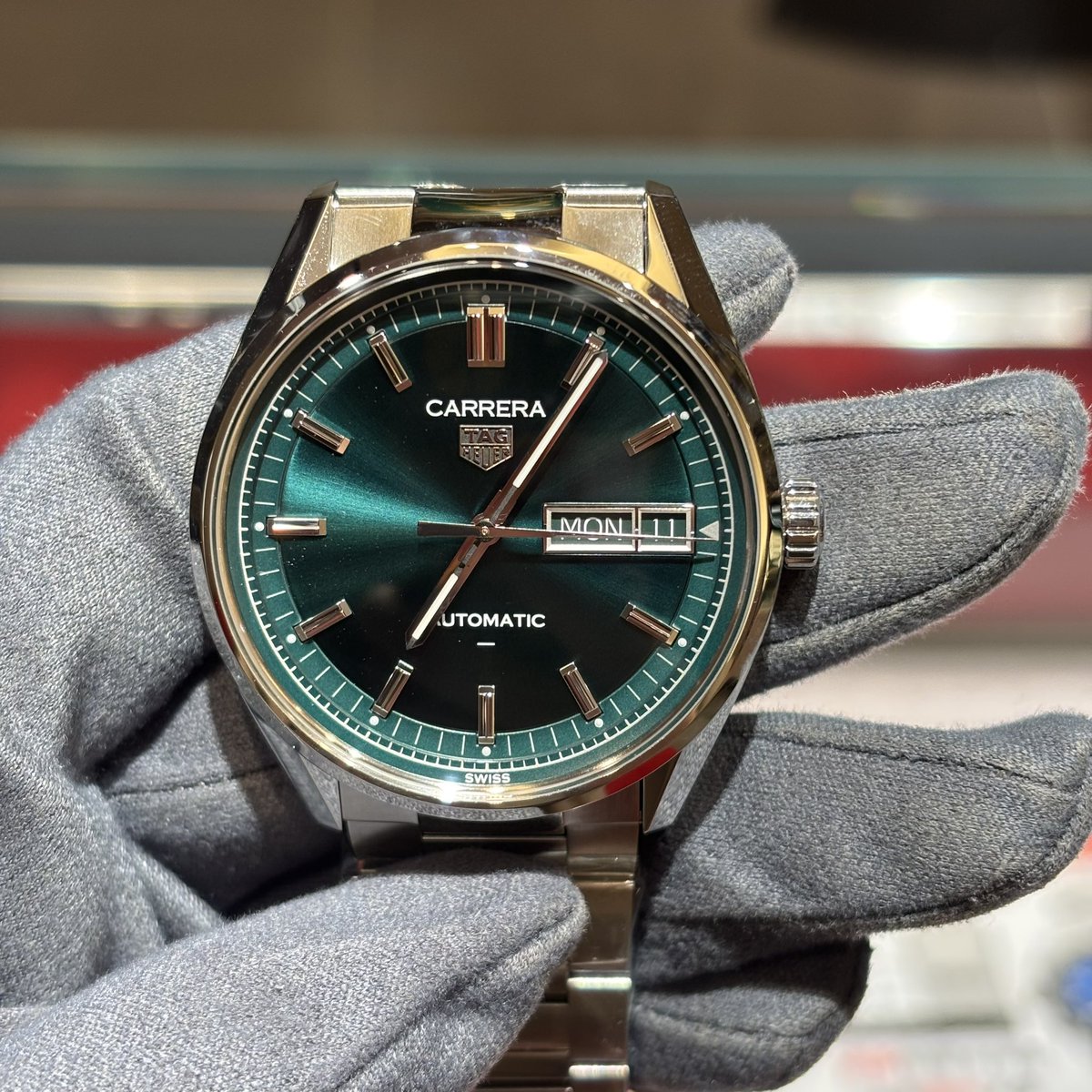 Threecbp's tweet image. 【TAGHEUER】
カレラ　デイデイト　41mm

🥂温かみのあるシャンパンカラー
18Kローズゴールドがコーティングされたベゼルにシャンパンカラーの文字盤が美しい🤍

🌿上品なディープグリーン
深みのあるグリーンが大人の落ち着きと上品さを演出します✨
サンレイ加工も相まって素敵な一本です😆