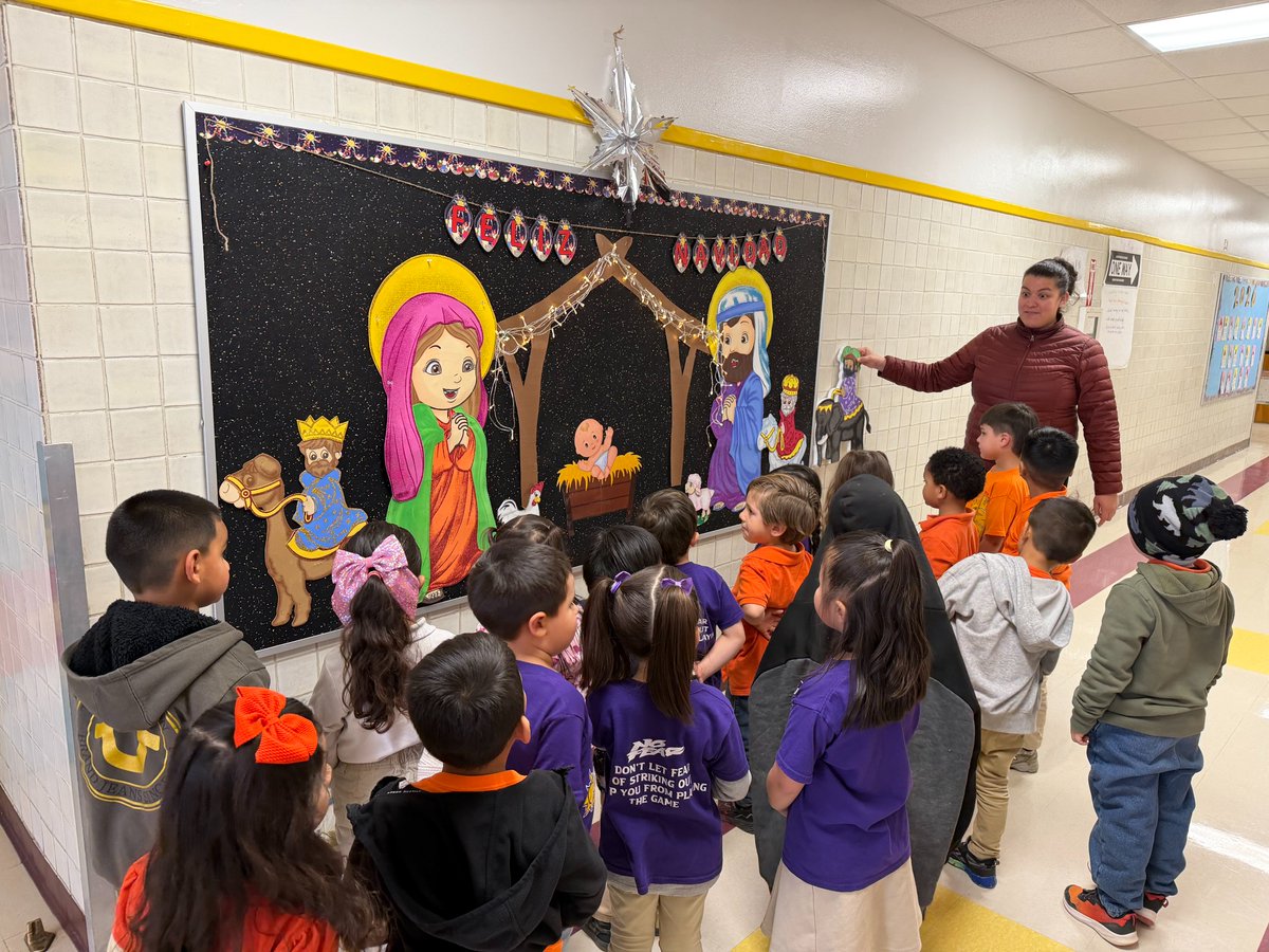 MsCruzS_HES's tweet photo. 100 days of school what have we done so far??? I'll tell you about a few: learn about cultures and tasted Rosca de reyes π experience new to us old technology audio books... yes please! learn about MLK and what it means to honor his legacy. #Prekcan #yucatan #huecosuns https://t.co/s7SLu06RkA