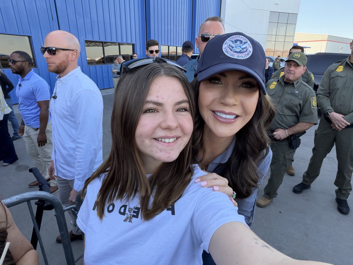 K.y.l.i.e tweet media