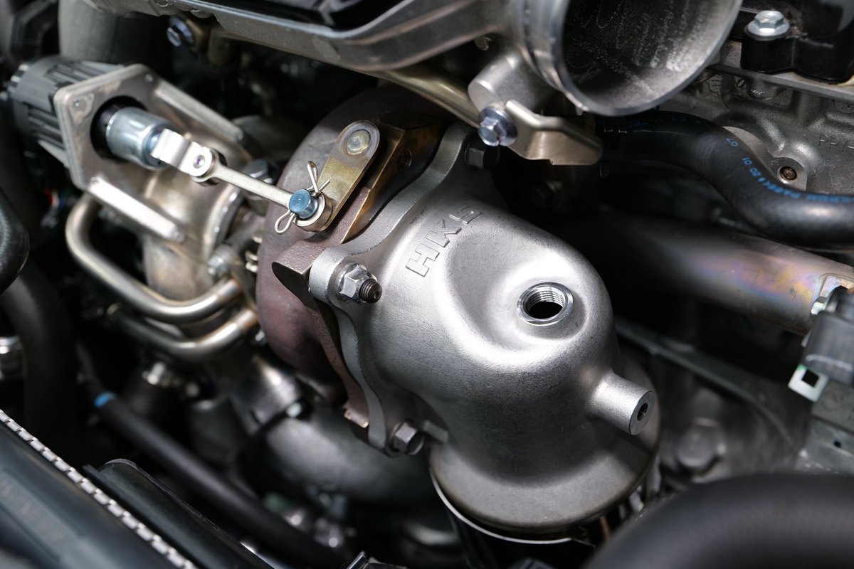 🚗🔥 新商品リリース 🔥🚗

HKSメタルキャタライザー（FL5 シビック TYPE R / K20C）登場！
純正600＋400セル 👉 150セル×2の低密度メタル触媒✨
排気効率を徹底追求し、排気抵抗 約51％低減を実現💨

🔧 ロストワックス製フランジ＆TIG溶接
🌡 専用遮熱板付属
📄