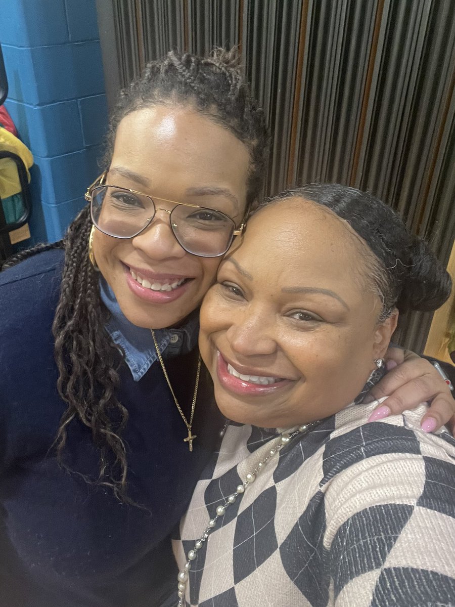 PrincipalNealyPS165Q tweet media