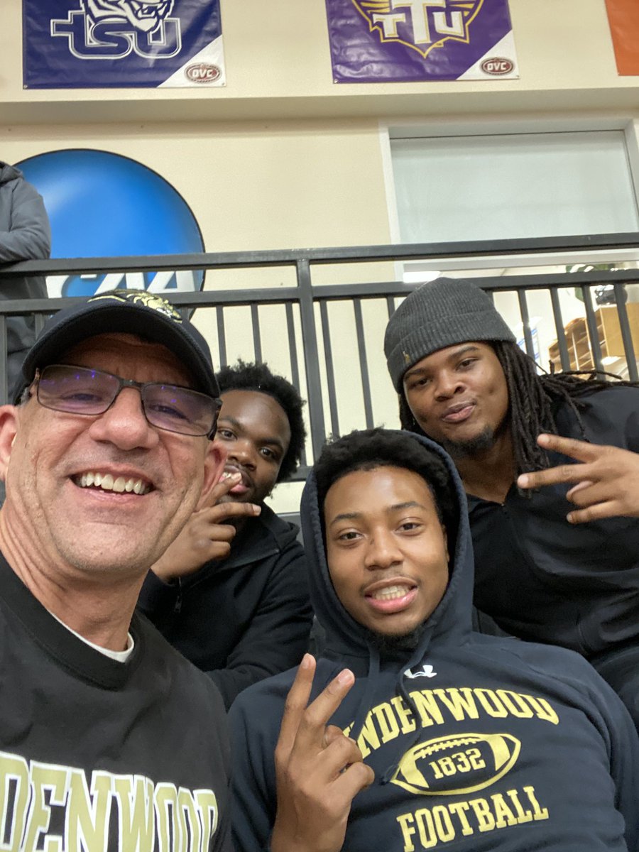 jcaupert's tweet photo. #LindenwoodLions 🏈 in the house supporting the 🏀 teams!
#LU #SupportAllStudents #FansSupport #SportsFanatic #CheerDad
@LindenwoodFB @LU_Lions @stugfb @LindenwoodU @CoomerJason https://t.co/LlSW1eGbnT