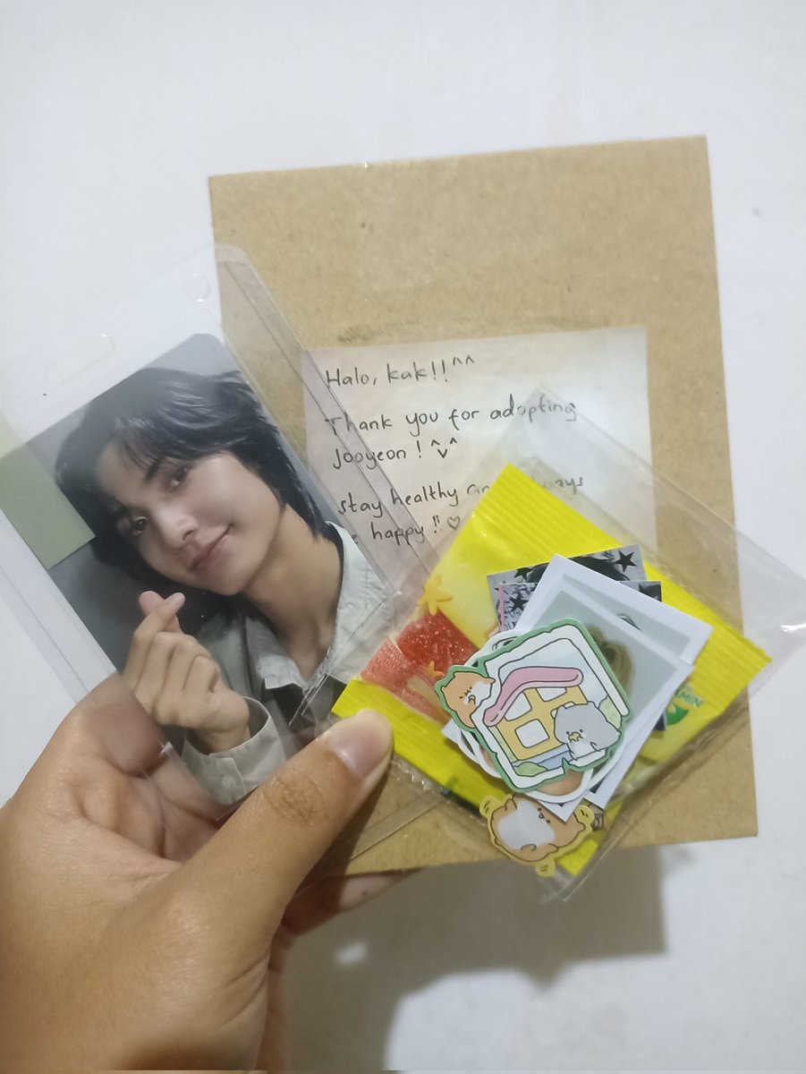 ajuymargondes's tweet photo. .・゜゜・today's mails 。◕‿◕。
gemasss sekali jooyeon marsarangeong 🫰🏻🫰🏻🫰🏻🌹🌹🌹💐💐💐🙏🏻🙏🏻🙏🏻
#salaminteraksi #fbpro #jangkauanluas #sorotan #firal https://t.co/ubuTkZEsWG