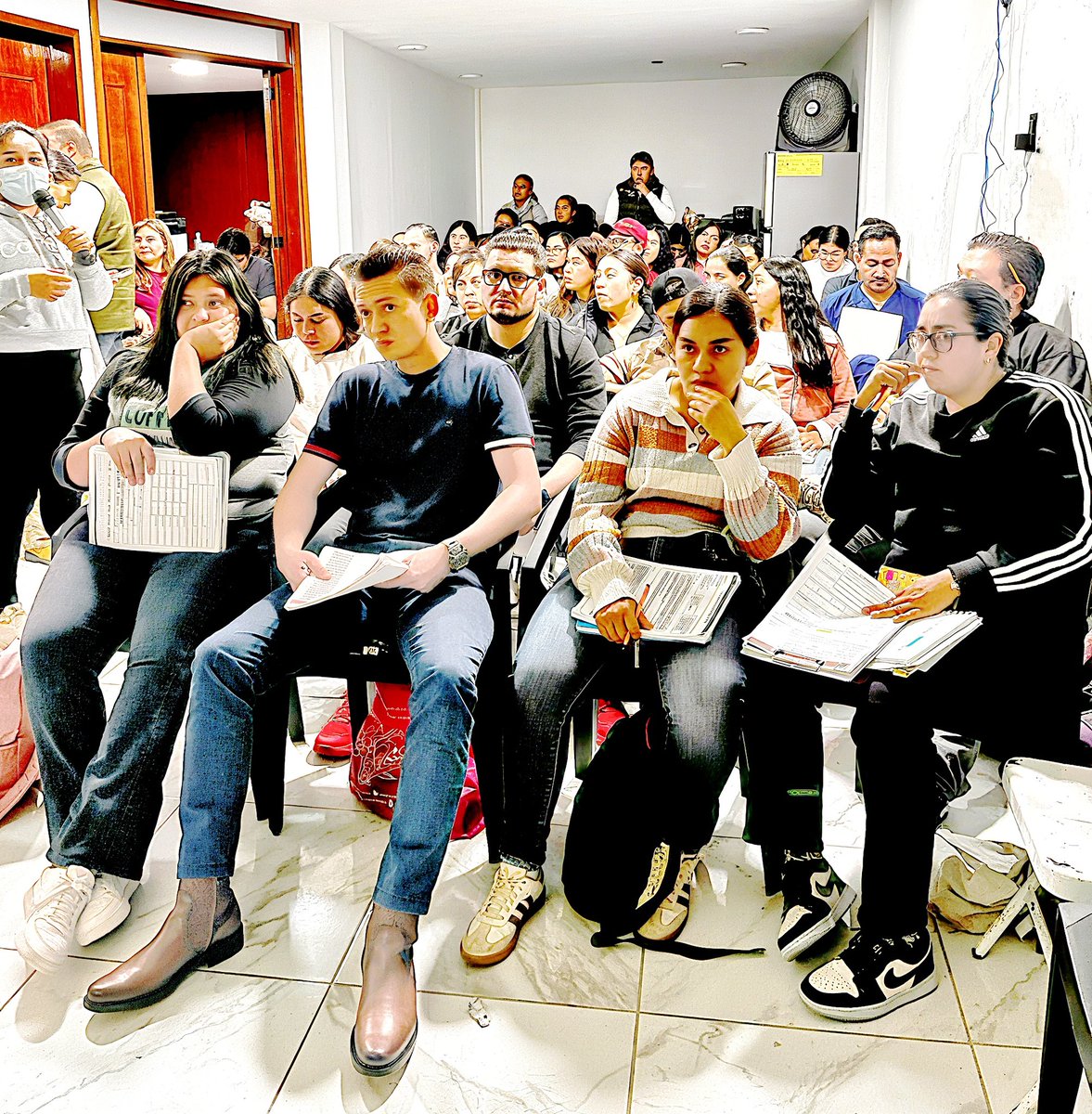AlmaAlcarazH's tweet photo. #SaludCasaPorCasa
Cerramos el día capacitando a nuestros #ServidoresDeLaSalud de los municipios de #SanFranciscoDelRincón, #ManuelDoblado  y # Purísima que en próximos días arrancan  la #SegundaVisita a las y los derechohabientes de los programas de pensión #AdultoMayor  o #PersonaConDiscapacidad. 🩺🏠�
Gracias al programa de la Presidenta @Claudiashein, fortalecemos  la atención directa y oportuna en los hogares de los guanajuatenses que más nos necesitan. 💚✨

#BienestarConSalud
#LaSaludEsUnDerecho