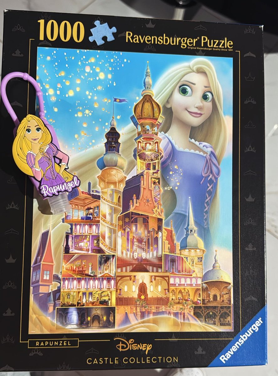 Hace unos días le dije a mi novio que quería una rompecabezas para armarlo en mis ratos libres, hoy llegó a mi casa con esto 😍🥹 y de Rapunzel, mi princesa favorita… ah y un porta gel de Rapunzel también.