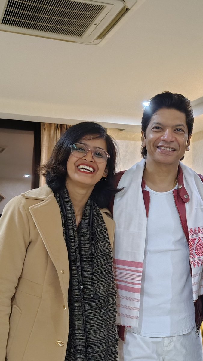 _mon____isha__'s tweet photo. A dream 7 years in the making! ☁️✨
From WhatsApp chats in 2018 to yearly birthday calls, meeting @singer_shaan at IIT Guwahati was magic. Such a humble soul! Honored him with a Gamosa &amp; my sketches. Thank you, Dada, for being so kind.
Forever your fan! ❤️ #Shaan #DreamComeTrue https://t.co/72fBX3yMIN