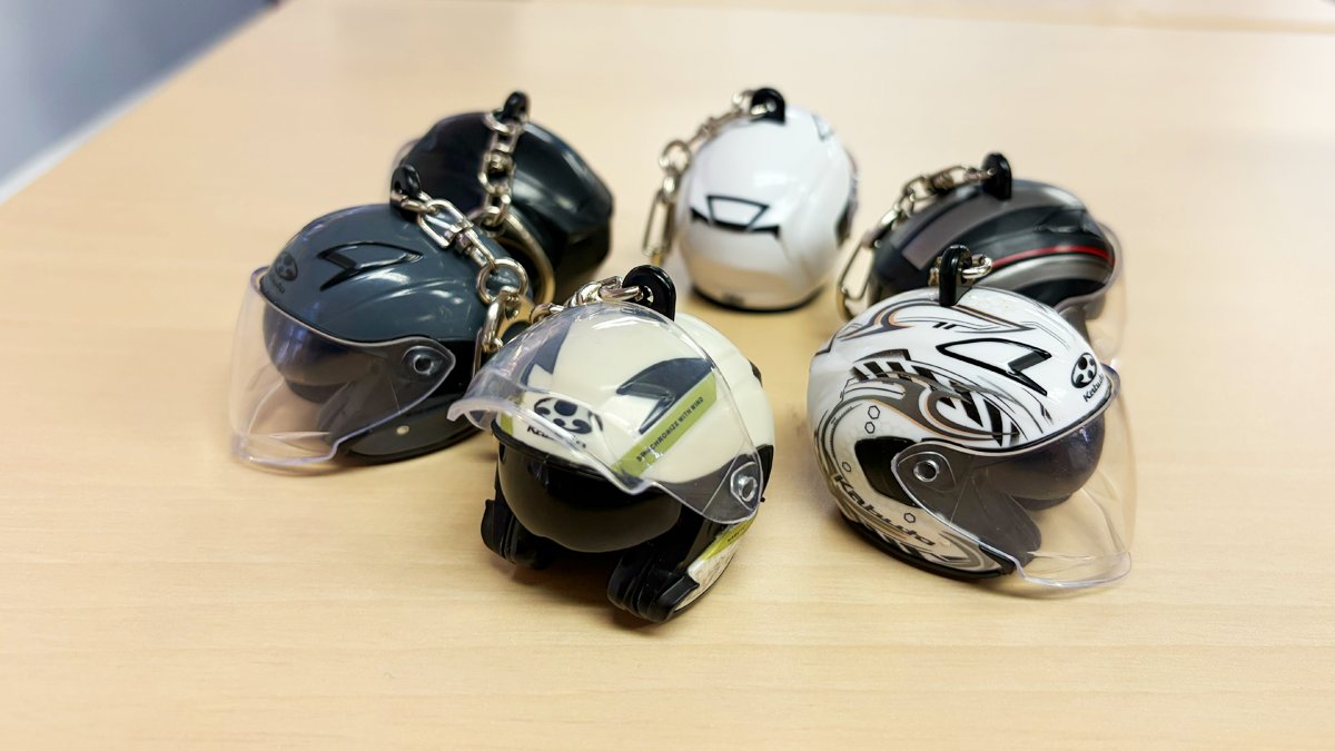 Kabuto EXCEED-2 ミニチュアヘルメットキーホルダーのサンプルが到着