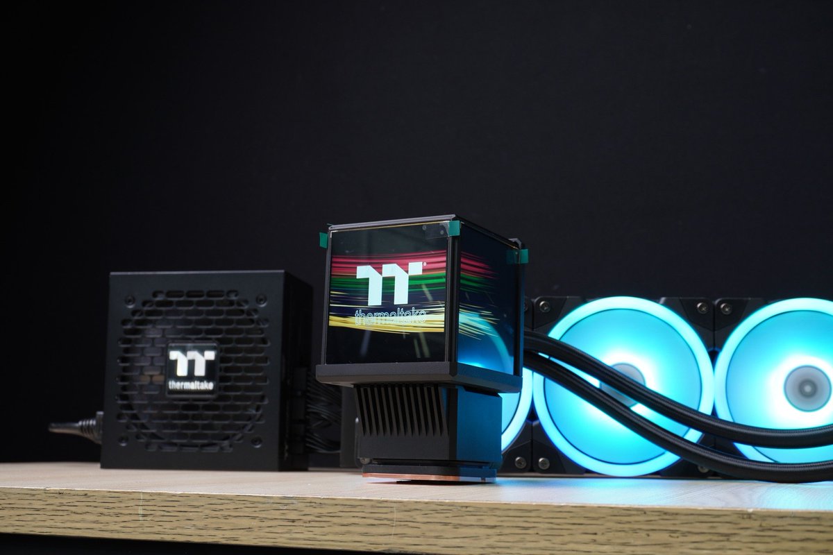 ThermaltakeInc's tweet photo. A new dimension of customization.

MINECUBE transforms liquid cooling into a visual statement with its LCD cube design, bringing real-time data and personalized visuals to the center of your build.

📷 @bernardomodchop

#MINECUBE #LCDCube #LiquidCooling #LCDCustomization #PCBuild https://t.co/gqhjBR23L9