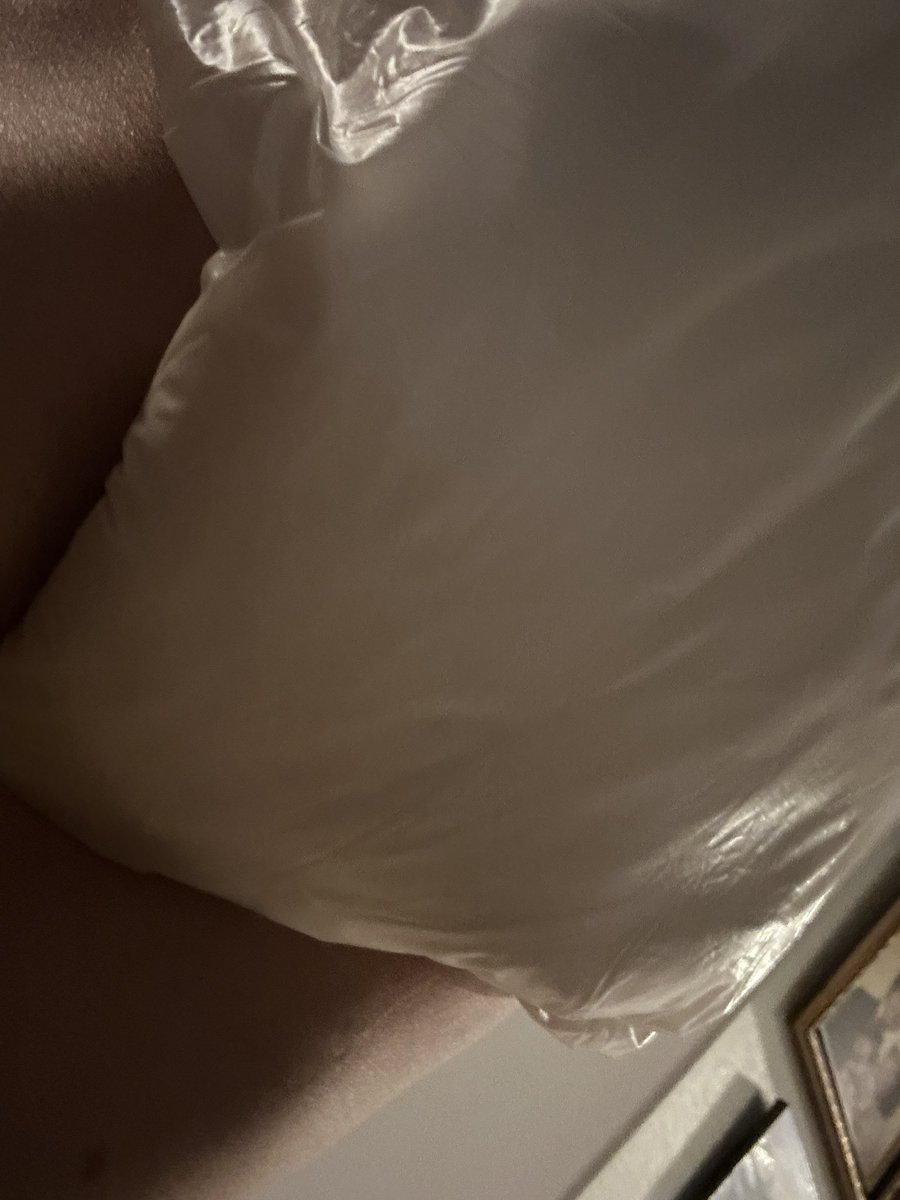wetomutsu's tweet photo. My very wet diaper

尿布濕透了 https://t.co/suqKSmBYwe