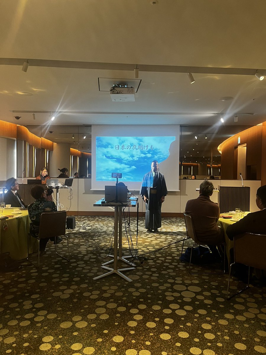 ひとりミュージカル！作、演出、音楽、照明、映像、そして、出役。初めて見たけど感動！伊藤丈雄さんはICUの後輩！
#ひとりミュージカル