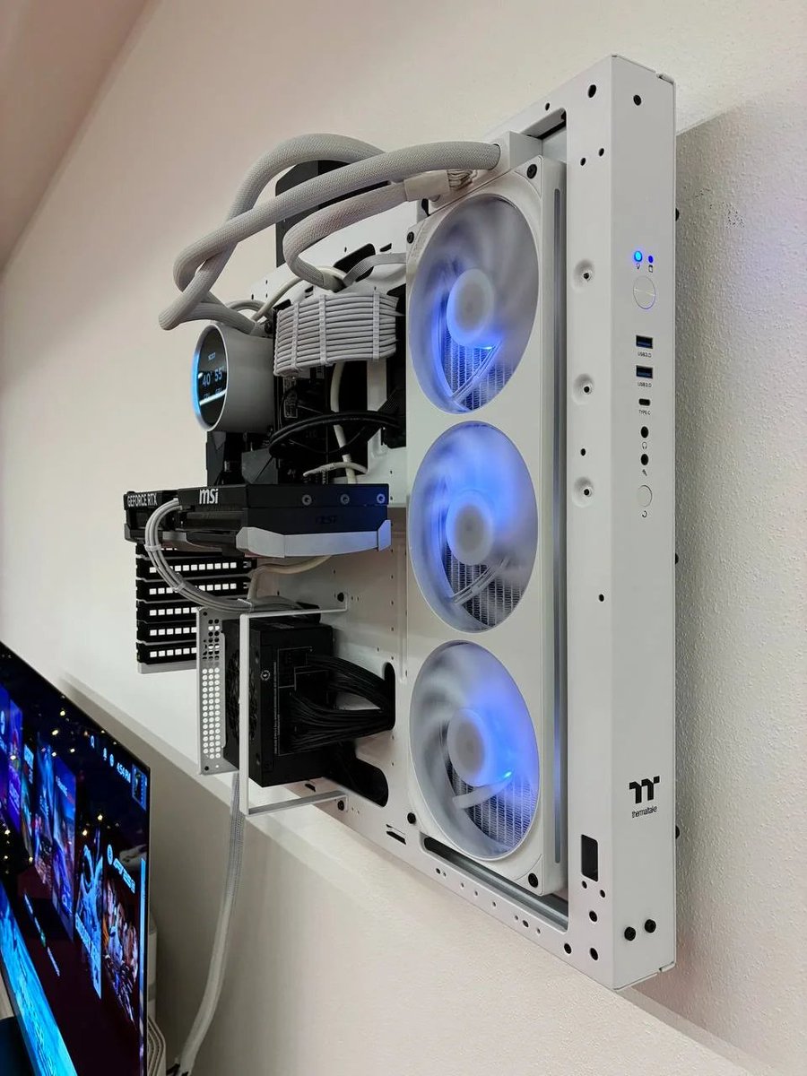 ThermaltakeInc's tweet photo. The Core P3 Pro is designed for open frame builds that deserve to be seen with full wall mount support turning your setup into a true display piece. Perfect for showing off your hardware cooling and cable work from every angle.
πΈ @va2k0r
#Thermaltake #CoreP3Pro #OpenFrame https://t.co/AMlBDWMK2r