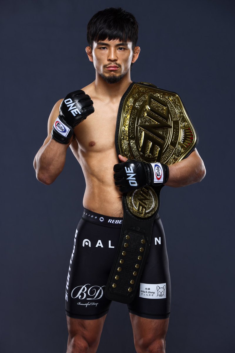 この度、ジェイオール株式会社は、総合格闘家・若松佑弥選手とスポンサー契約を締結いたしました！

若松選手は、国内外の舞台で活躍を重ねるフライ級MMA世界王者として、常に高い志と挑戦心を持って戦い続けているトップアスリートです🥊