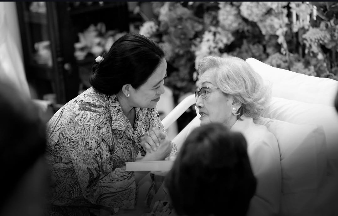 _zhyme's tweet photo. Innalillahi wa inna ilaihi roji’un

Kehilangan sosok penuh kasih, Ibu Meriyati Hoegeng, istri Kapolri 1968-1971, Jenderal Hoegeng Iman Santoso, tokoh polisi panutan dalam sejarah bangsa.

Selamat jalan Eyang Meri, terima kasih atas satu abad kehidupan yang penuh teladan bagi kami semua. 🤍

Duka cita mendalam untuk keluarga besar yang ditinggalkan, semoga Eyang Meri mendapat tempat terbaik di sisi-Nya. Aamiin ya rabbal alamin.