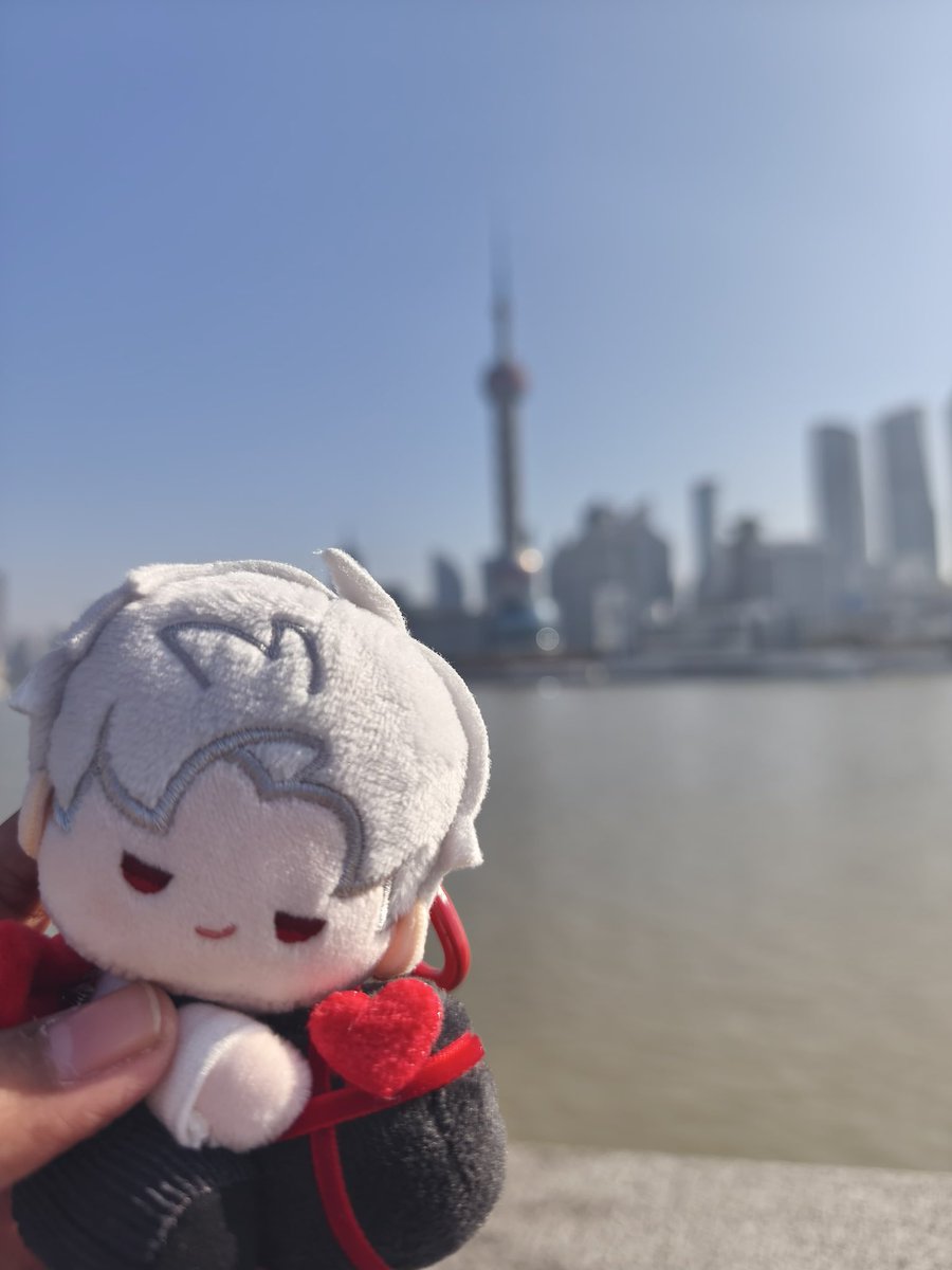 ConfUshii's tweet photo. toplo gantengnya @caeroussall @alpacaragus udah sampe The Bund kampungnya cilus🤭 https://t.co/vb3NTEjuzW
