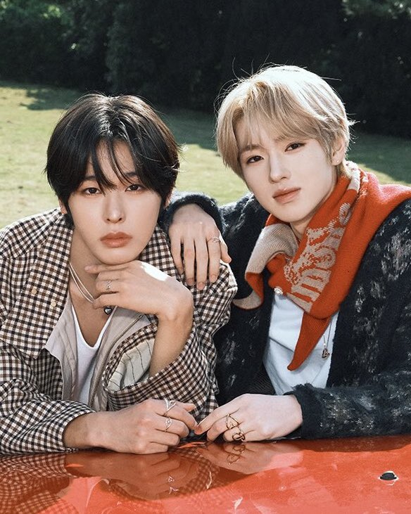 사쿠리쿠 이분들 화보 찍을때마다 자주 붙어계신데
얼굴합 쩌는거 아시는분?