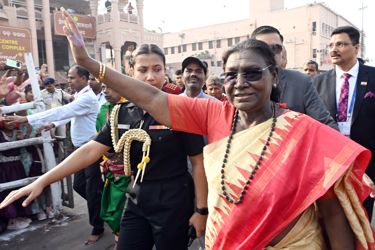 President Droupadi Murmu had Darshan at Shree Jagannath Temple, Puri. She prayed to Lord Jagannath for the peace, progress and prosperity of all.