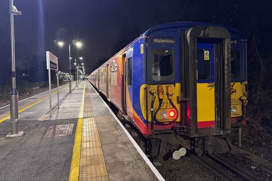 JSNews777's tweet image. SWR is pulling the iconic Class 455s out of retirement to cover fleet shortages. No air con, no USBs, just pure "old reliable" energy on the London suburban lines. 🚂🚉😎
​#SWR #Class455 #UKRail #Retro