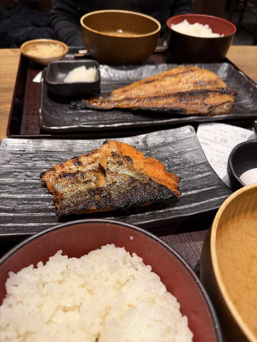 こんにちは！

いつもの、かかりつけ医が大塚なので、今年初めての通院とお薬貰って来ました😃

お昼はお魚が良いなと考えてたので😃

しんぱち食堂に決定❣️

シャケ美味かったよ~😃

shinpachi-shokudo.com

#大塚
#ごはん