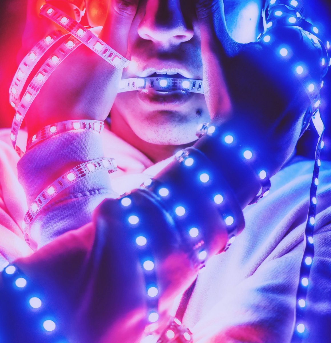 officialdavalos's tweet photo. #photography #neon https://t.co/gUw1L5LCoV