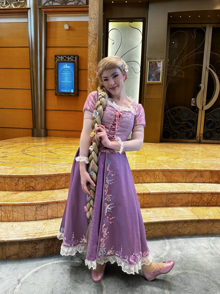 ロイヤルギャザリングに初参加

プリンセスとの触れ合い、とても苦手🤭笑