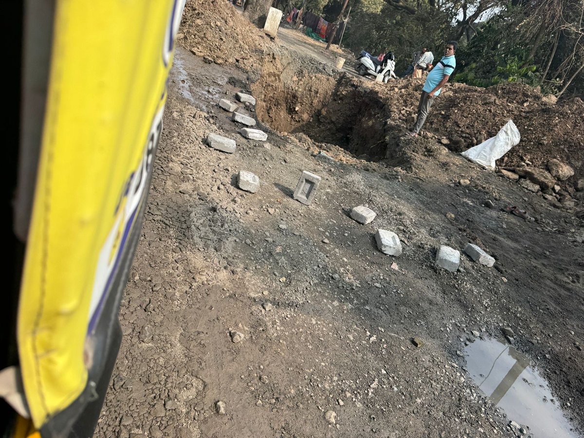 Kedar08b's tweet photo. VTP Solitaire cut off completely! 500m drainage work on Ranmala-Someshwar Wadi road along ramnadi (off Baner-Pashan Link Rd ) has blocked both sides for 2 days. 6 months of work, no relief. Need urgent intervention @PuneCorporation @CPPuneCity 
@PMCPune @PMCMCO https://t.co/YRtjW1Uhqz