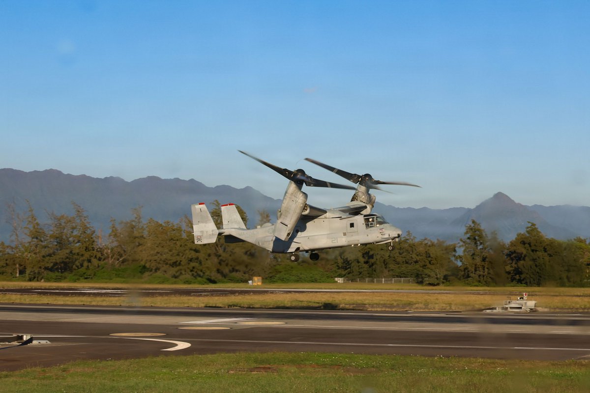 1stMAW_Marines's tweet image. U.S. #Marine Corps MV-22B #Ospreys assigned to VMM-268 fly alongside a KC-130J Super Hercules assigned to VMGR-153 during a flight over the #Pacific Ocean, Jan 27, 2026.