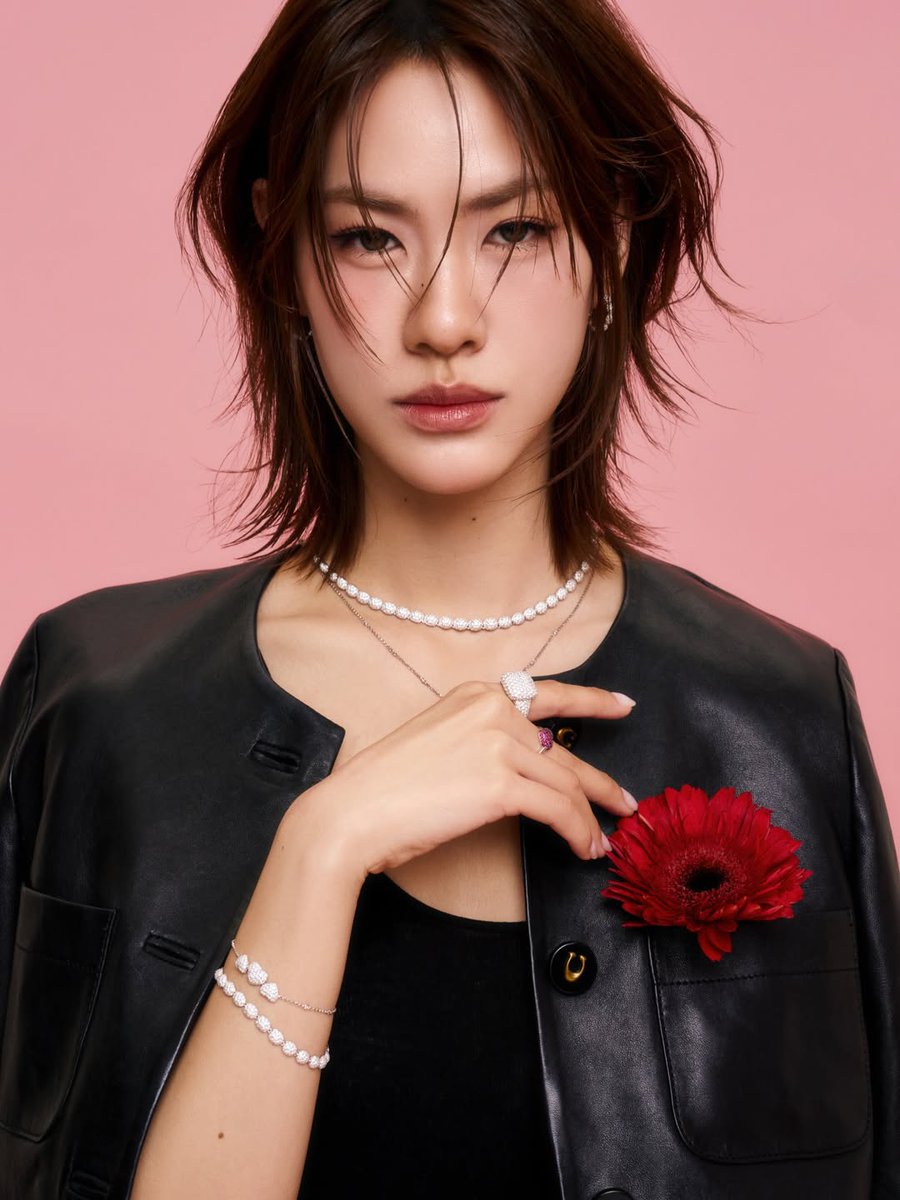 EmiBonnieTH's tweet image. [📸] emiamily — IG Post Update (040226)

Heart full, jewels brighter💌

#APMMonaco #APMMonacoTH
@.APMMonaco @pacifica_group
#EmiBonnie
#emiamily