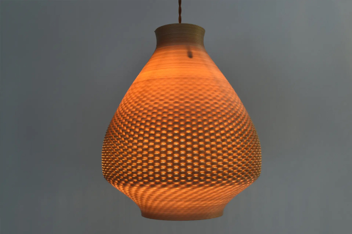 jpShareLab's tweet photo. 【3Dプリンターでつくるサスティナブルなインテリアブランド『孚美（FūūBi）』が「第19回 LIFE×DESIGN」に出展】
株式会社前田技研（愛知県岡崎市、以下、前田技研）は、新規事業「3Dプリンタープロジェクト」の一環として展開する　インテリアブランド『孚美（FūūBi）』を、リノベーション見本市「第19回 LIFE×DESIGN」に出展する。
孚美が参加するのは、展示会内でも特に人気が高いエリア「ACTIVE DESIGN & CRAFT FAIR」である。同エリアは、ハイデザインなプロダクトと高品質なクラフトが集まるゾーンとして注目されている。
https://t.co/ODvZekJv3H